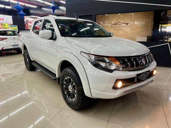 MITSUBISHI L200 TRITON 2.4 16V TURBO DIESEL GLS CD 4X4 AUTOMÁTICO